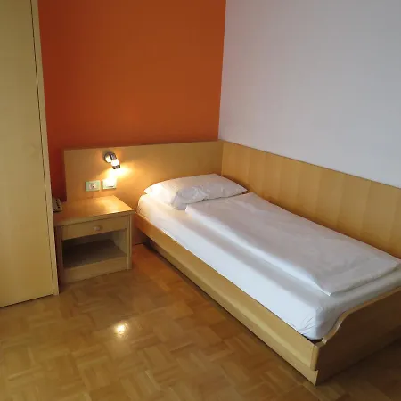 Garni Domus Mea Мерано